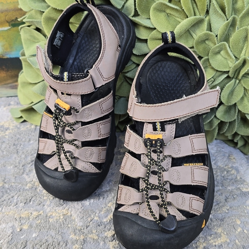 Keen Newport H2 Sandals - YOUTH Size 4